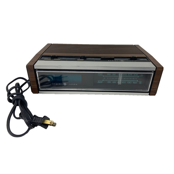 Vintage General Electric Alarm Clock Radio Walnut Wood Finish Tested 7-4685A - Picture 1 of 9